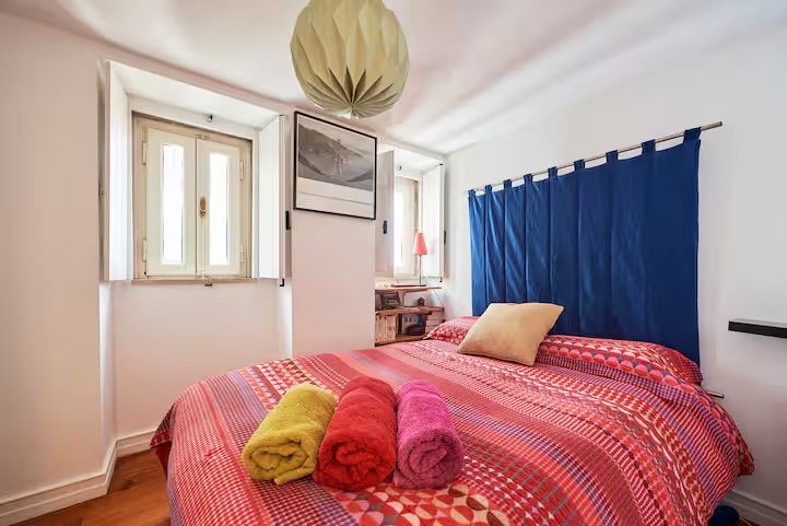 Charming apartment in Alfama — bedroom