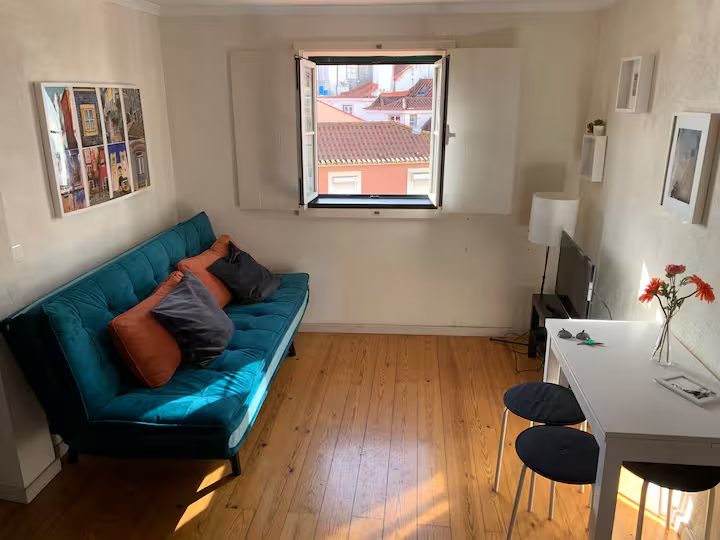 Alfama with awesome view — living room