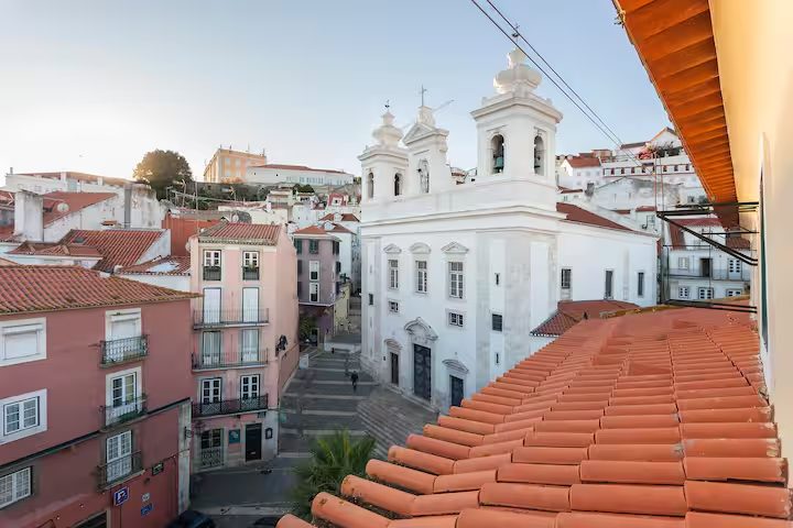Alfama with awesome view — Alfama rooftops